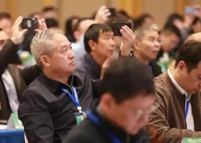 俄罗斯终于要下死手了！四年多没动基辅，不是打不下来，是真没动那个心思。全城就一座