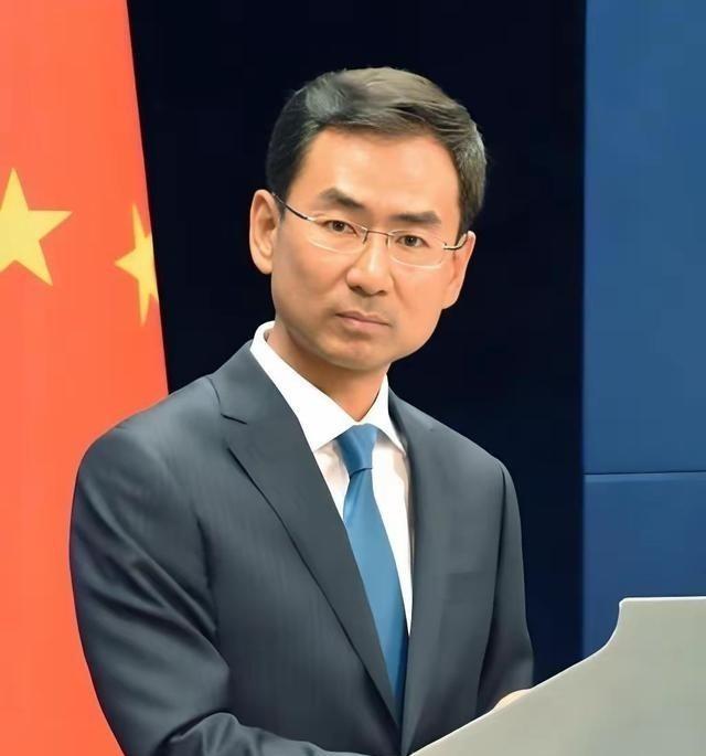 1200吨战略石墨，几十个重型集装箱。就这么悄无声息运到了美国。4月24号半夜，