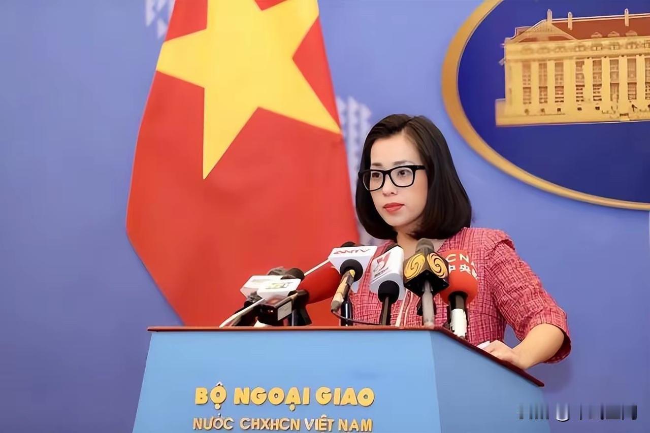 越南对泰国发出严厉警告！
7月25日，越南外交部发言人范秋姮表示，督促泰柬两国尽
