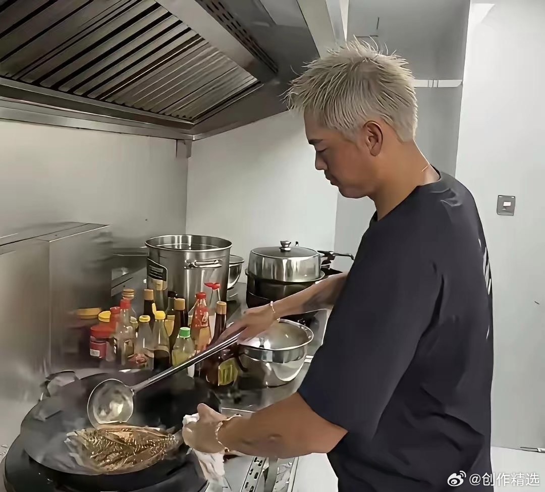 林丹才42岁，就已经满头白发了，看起来像50多岁！不得不说，运动员年轻时确实身体
