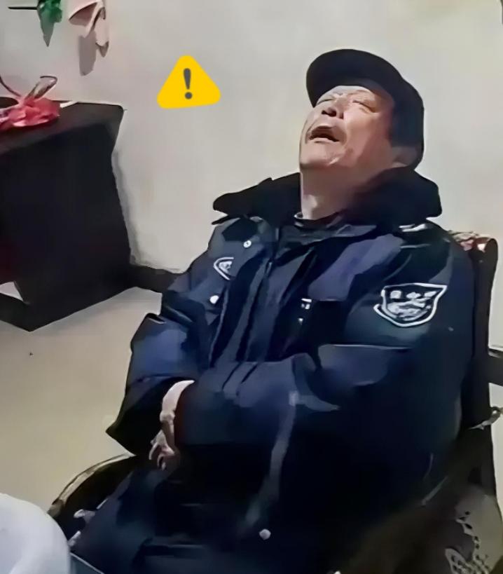 “毫无人性！连正常生理需求都不放过！”2022年，广东清远，60岁大爷做保安三年