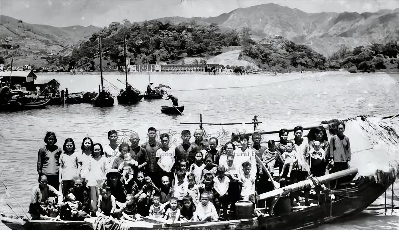 1960年3月，广东惠阳渔民苏就带决定带领全族逃港。为了掩人耳目，他把家族的两艘