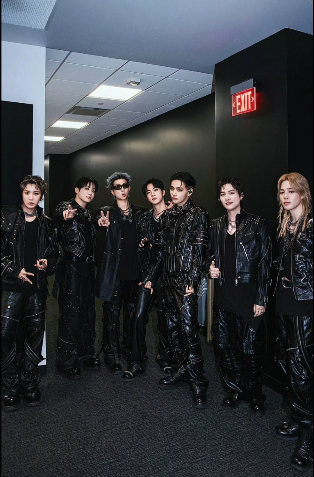 防弹少年团 Billboard夺冠哈？kpop哪家的下坡路是这样的啊！！！气气死