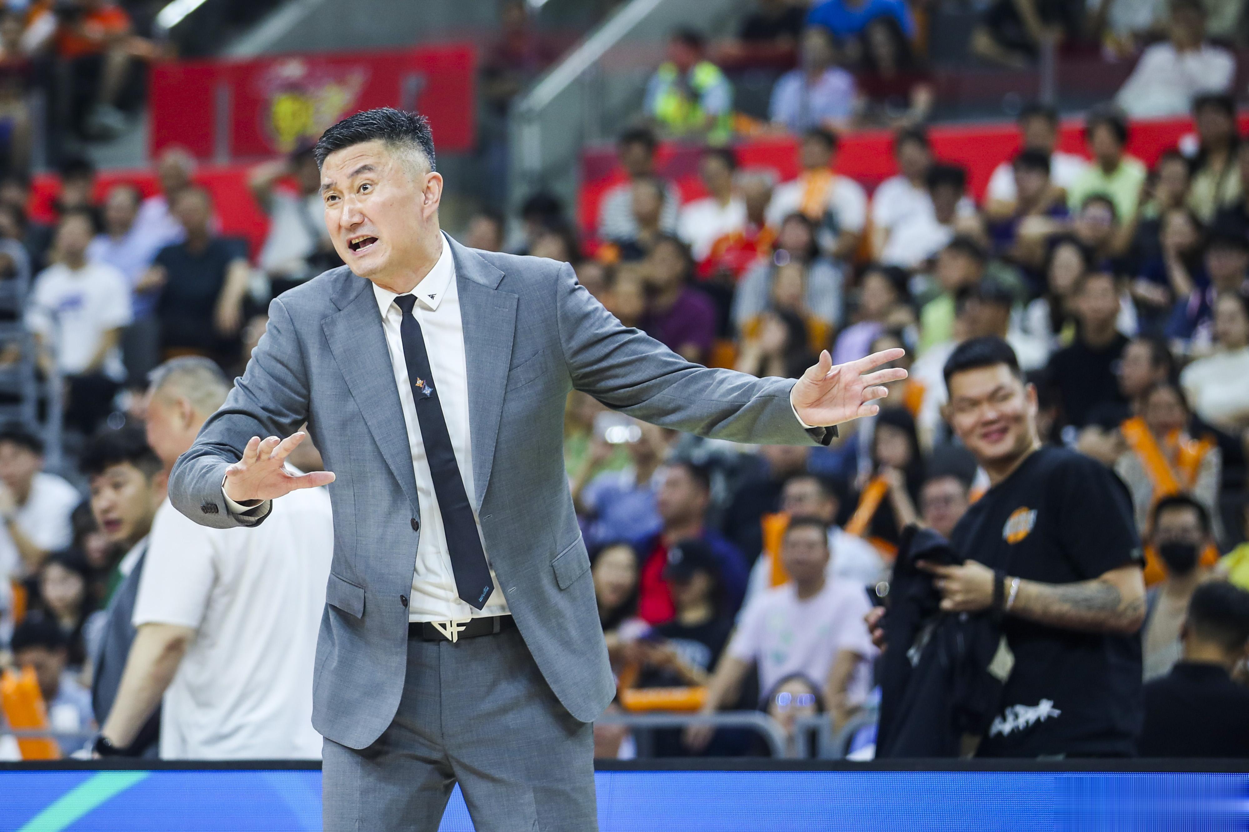 【CBA | 广东队险胜、深圳队完败，两队均暴露出不足】全文994个字 阅读约需