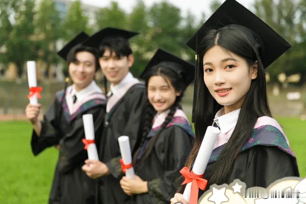 结局大快人心！
双一流博导翻车！65岁逼女学生做夫妻，威胁还不让毕业！
 
最近