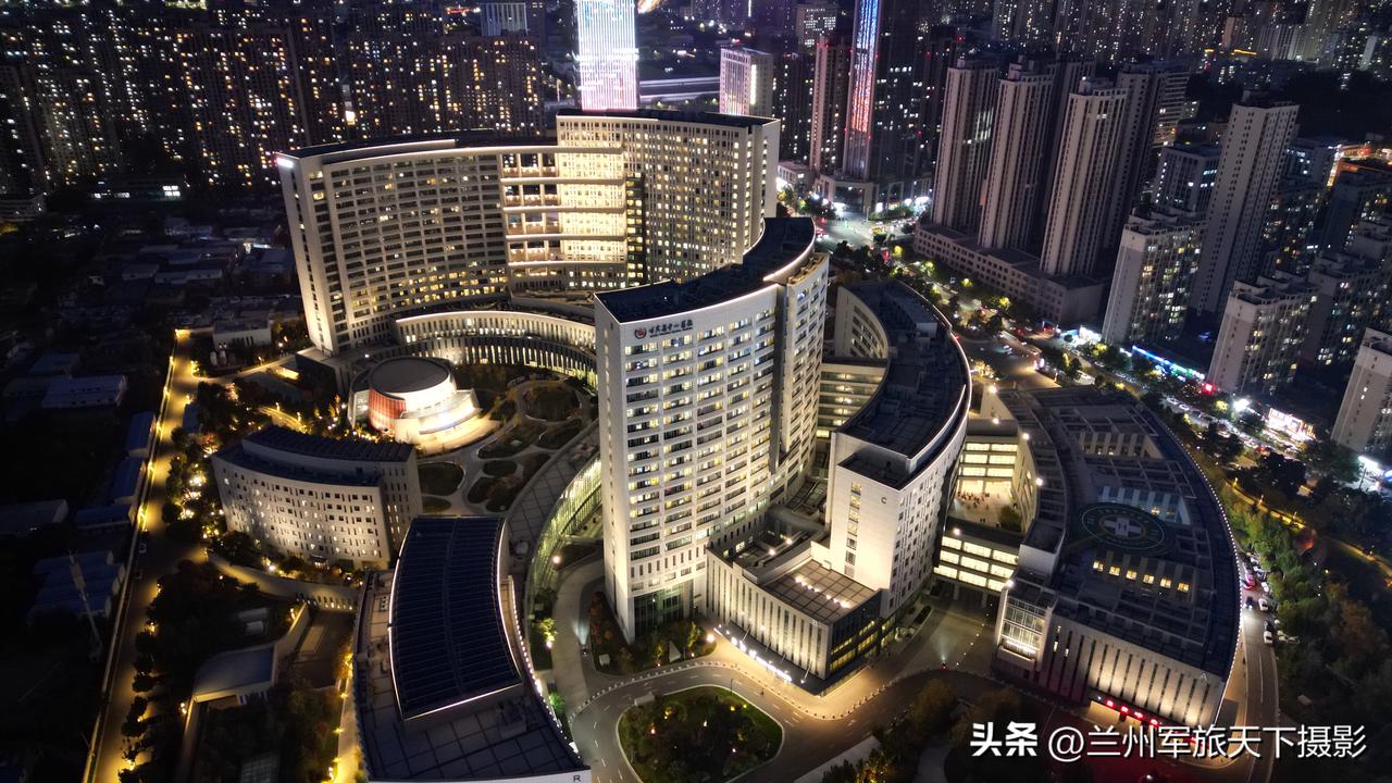 狮跑SUV高速刹车不跑偏、稳定性好，核心原因是其扎实的制造质量与合理的技术调校，