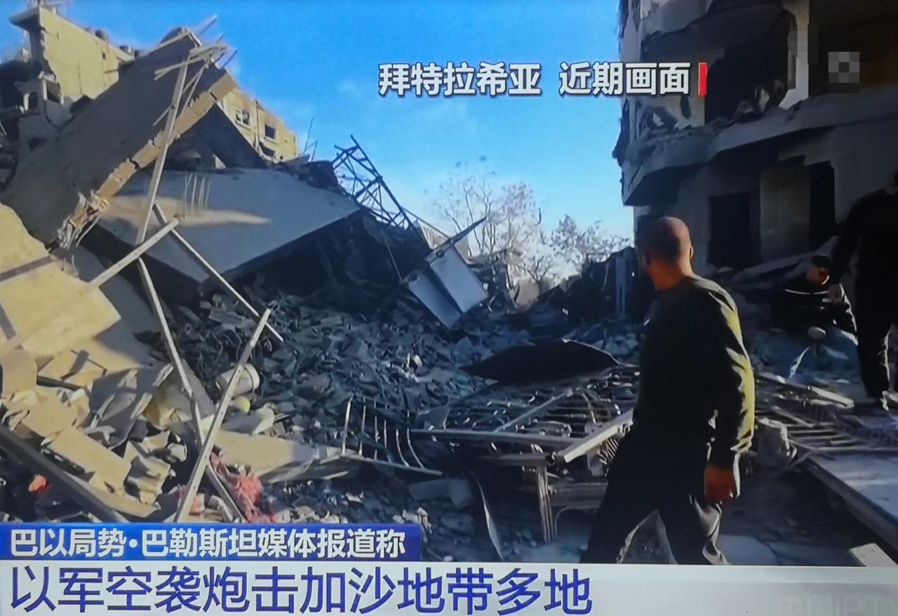 12月2日，以色列军队对加沙地带多个地区发动空袭，造成大量人员伤亡。
以军在凌晨