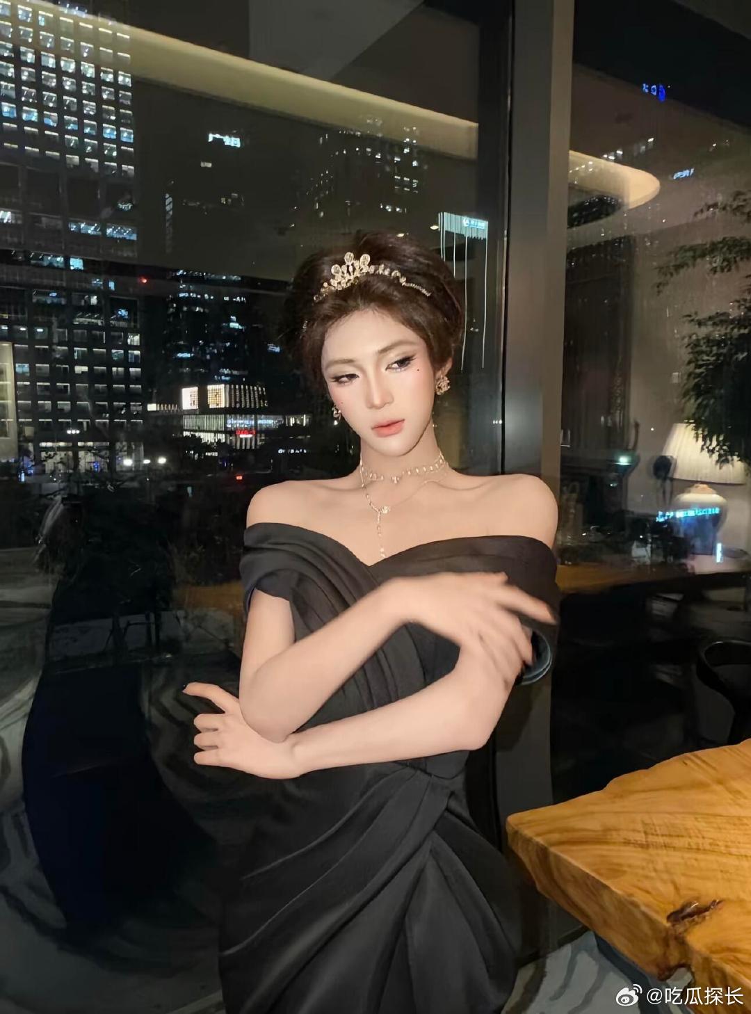 小澈朋友圈晒生日照小澈之前因为一些事情消失了一段时间。这次没有多余文案，只是简单