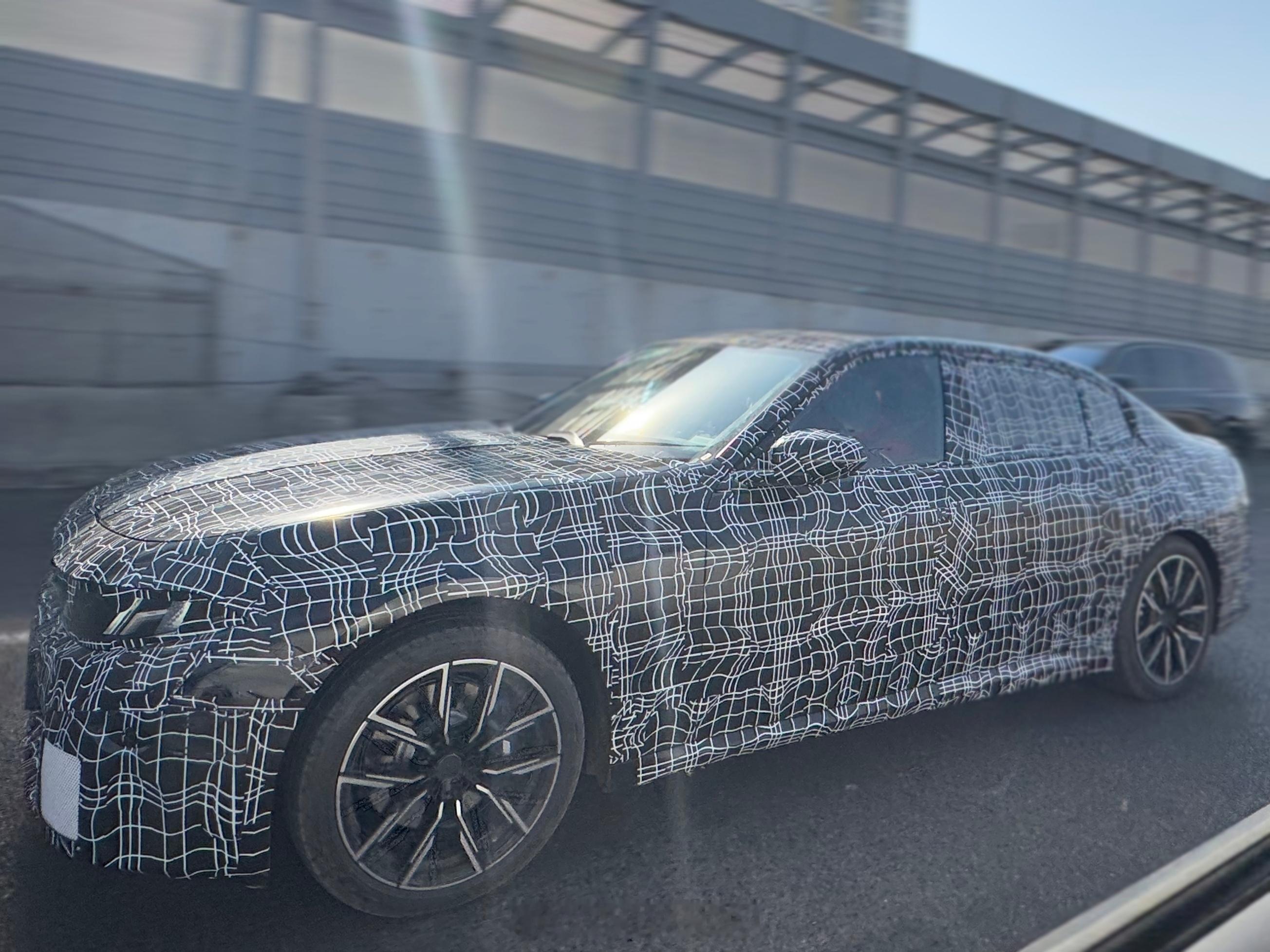 新3系谍照。沈阳偶遇宝马3系(G50/G58)国产车型路试车。宝马3系马年大吉G