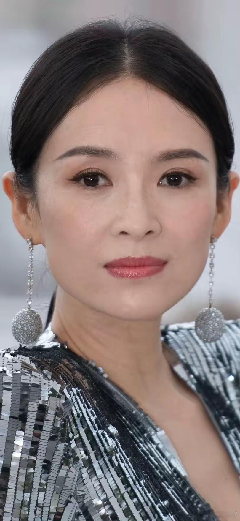 章子怡 高级且有韵味 从容中带有贵气 美的！ 