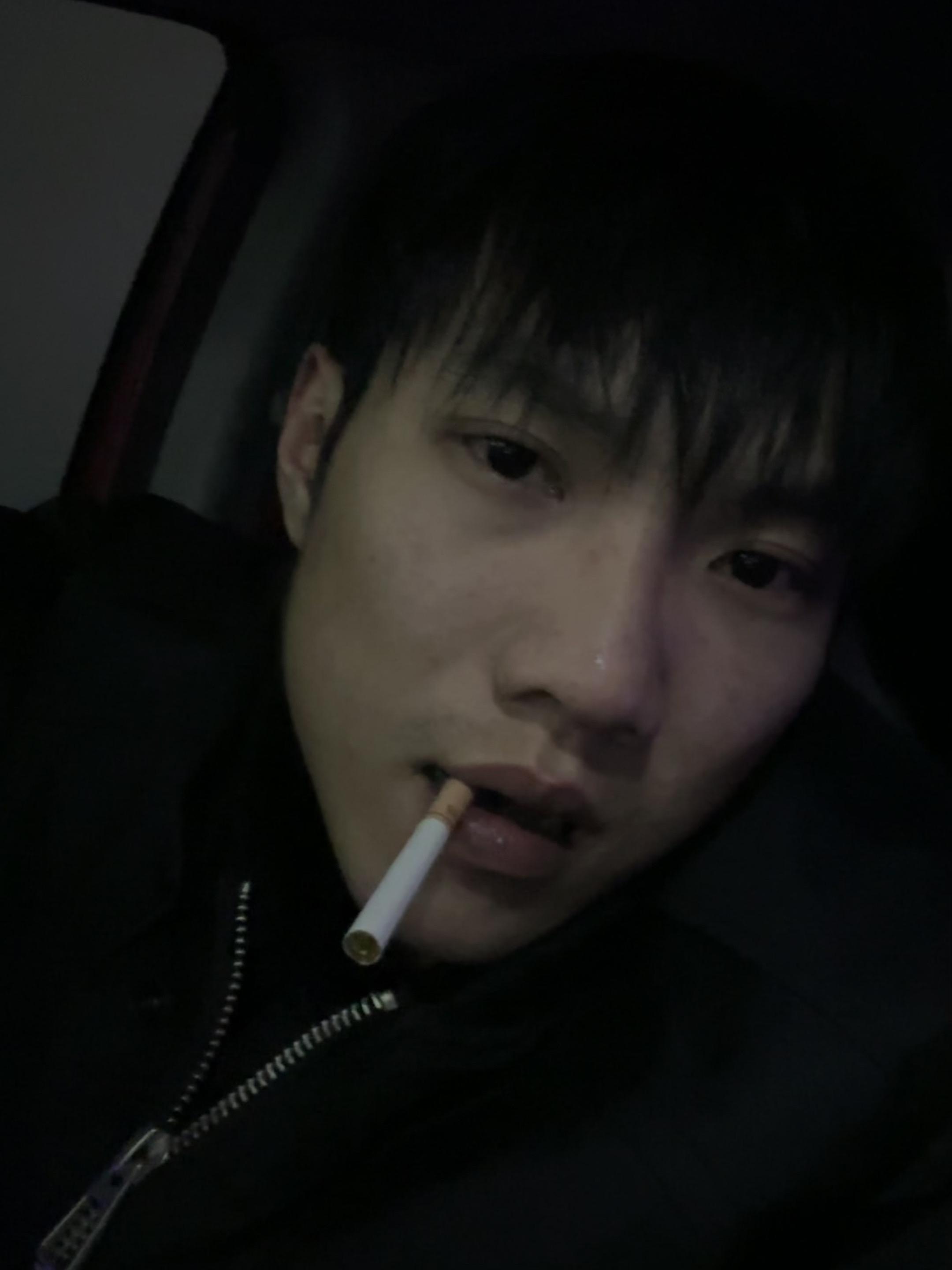 终于体会到了无感状态 对任何人没有感觉 也没兴趣 全部顺其自然