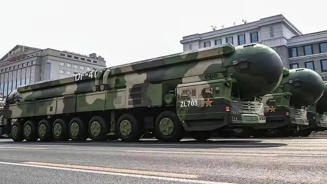 中美开战，美若使用声波武器，视为使用核武，原因是它比核武还狠，中国有核反击的权力