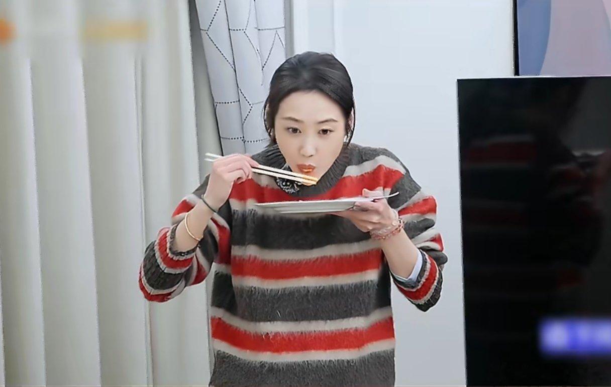 马頔李纯不能共情口出狂言的自己 刚说完这个点谁还吃得下，转头对着美食直接低头猛炫