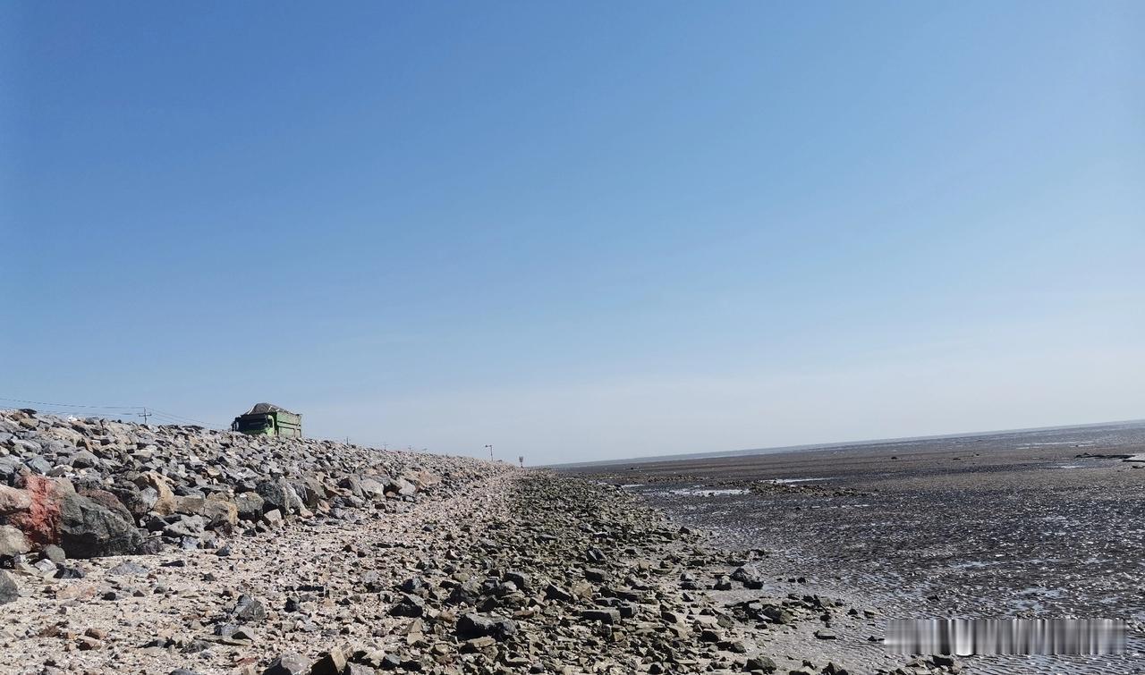 落潮了，大海很落寞的样子……
潮起潮落美景 你拍的风景照发出来晒晒 旅途中的一道