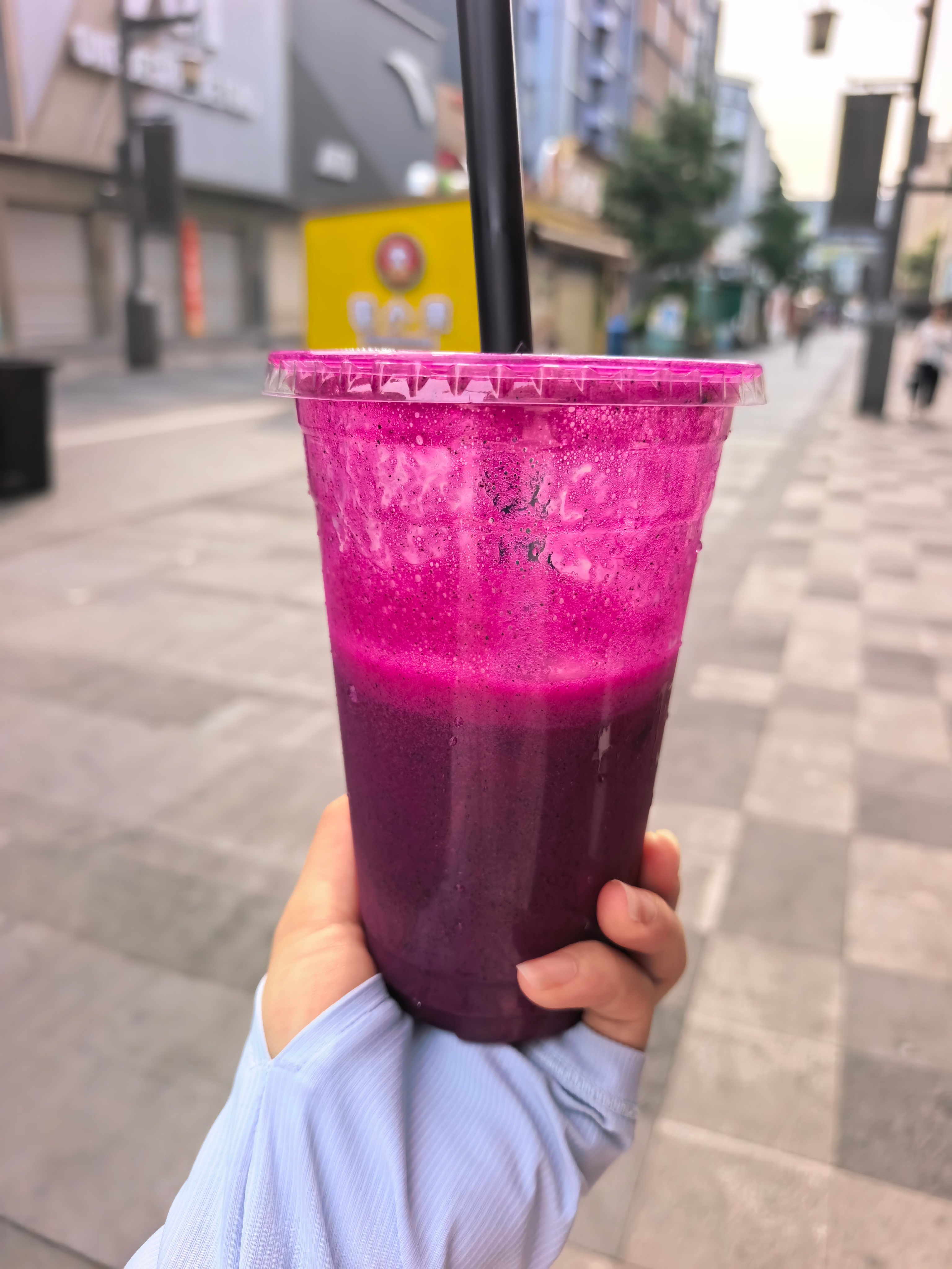 早餐！火龙果汁+白水蛋！