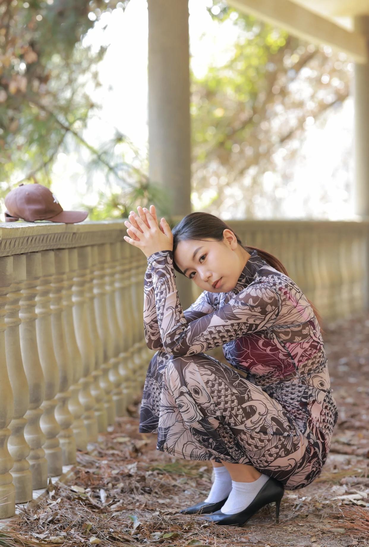 什么样的穿搭可以成为气质女神?合理运用叠穿技巧，增加层次感。