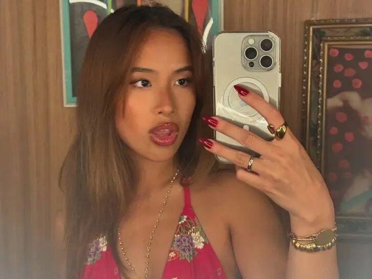 Emman Atienza（艾曼·洪·阿蒂恩扎）是美国模特，心理健康专家，她拥有