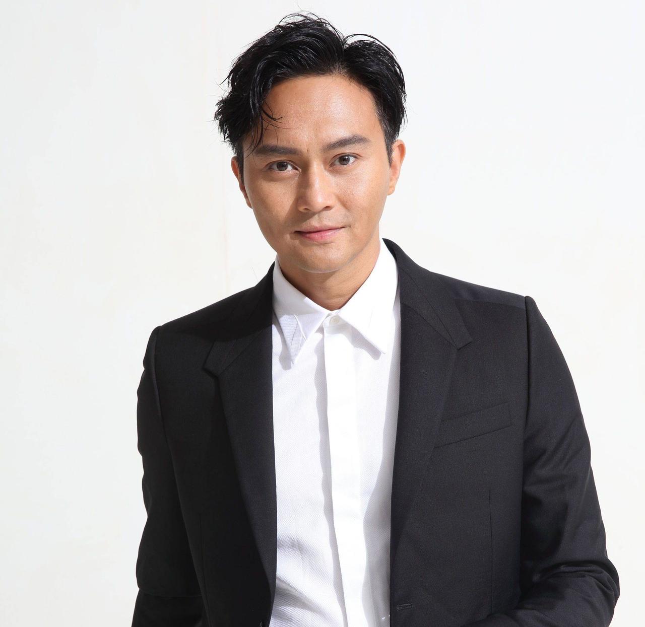 2025年，《你好，星期六》节目，何炅问张智霖:“人生被迫舍弃的三样东西，你要丢