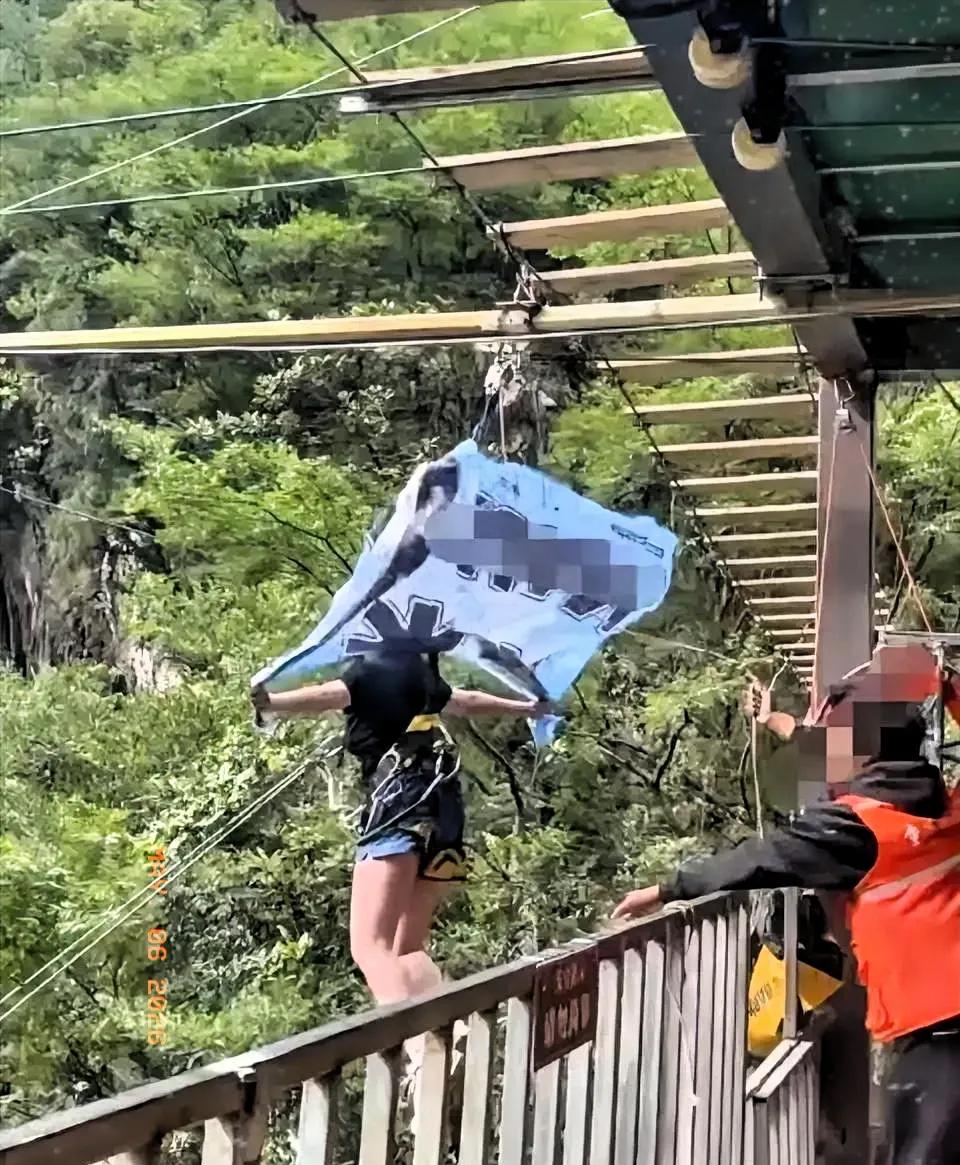 看了那个坠亡视频，真的是一阵窒息。

旁边人扯着嗓子喊了那么多次“没栓紧”，听得