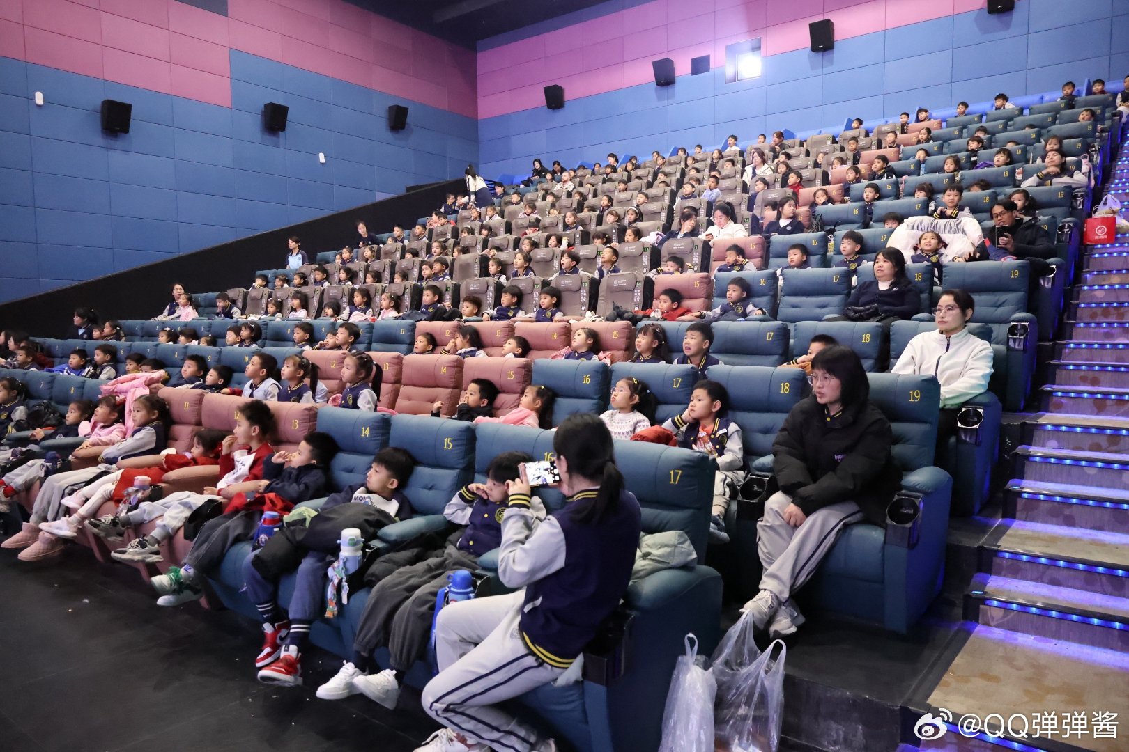 开学仪式感已经卷到幼儿园了电影熊猫计划之部落奇遇记 这开学第一课也太幸福了吧，幼