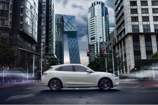 我表弟前两天还没高考完呢，我舅舅就给他报好名之后去学车了，搞得我想起来以前。我还