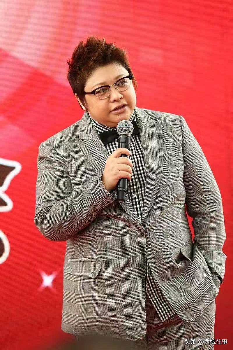 人家韩红在做这个公益的事儿，人家有号召力和统领能力，那些批评她的人，你们做什么了