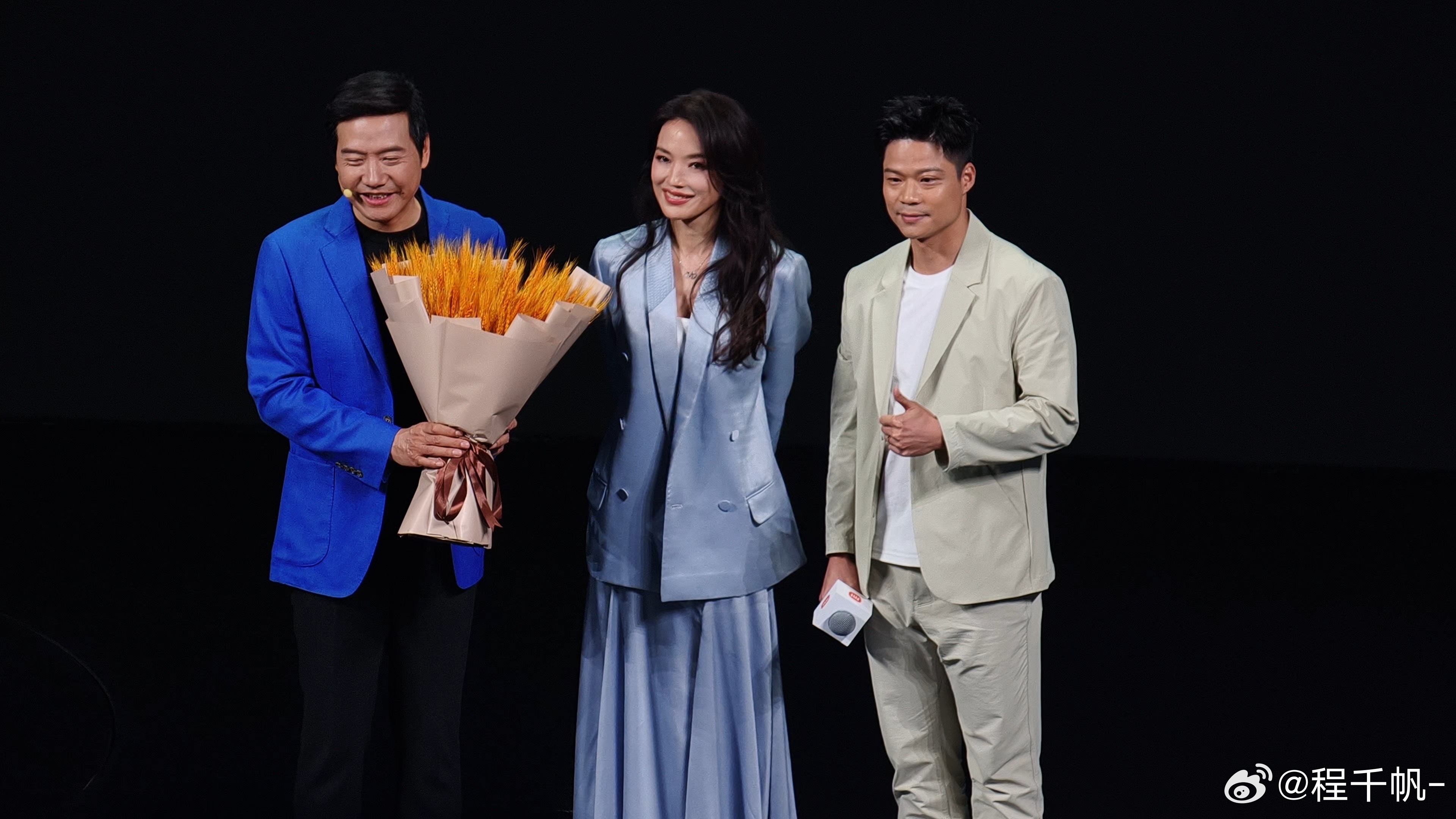 小米新SU7官宣舒淇苏炳添代言恁米好久没请代言人了，之前都是xx体验官，人文影像