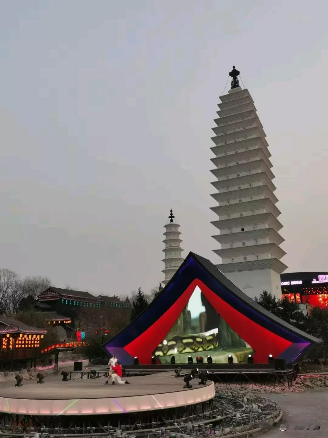 🐍✨🎉 新年新气象，好运连连来！🌟 愿你们在新的一年里，一起🐍蛇我其谁，