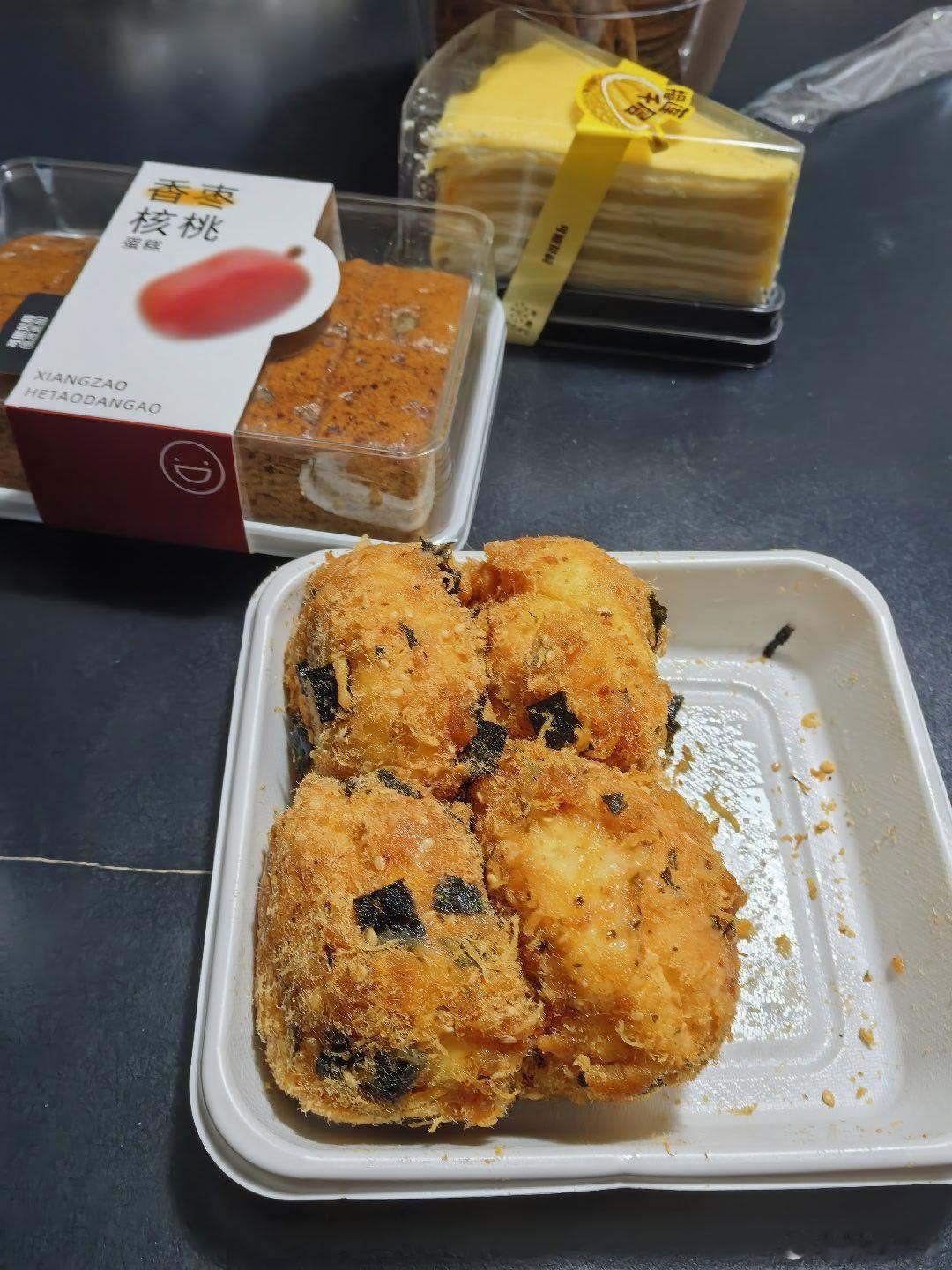 元旦快乐   小伙伴们元旦快乐！2026年的第一天，简简单单吃个早餐，趁着高速不