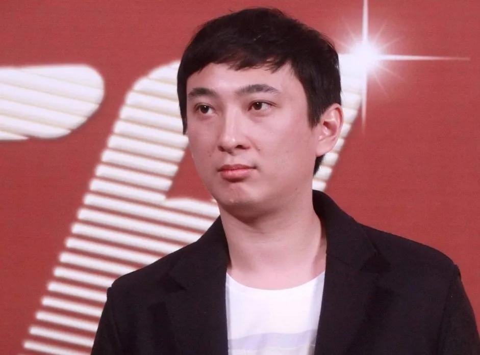 真是人无千日好，花无百日红。万达易主后，王思聪还能走马灯似的换女朋友吗？
王思聪