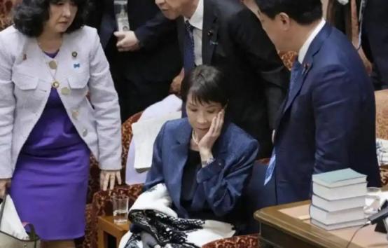5月2日到3日，日本自民党选举对策委员长西村康稔在北京待了两天-1。这是高市早苗