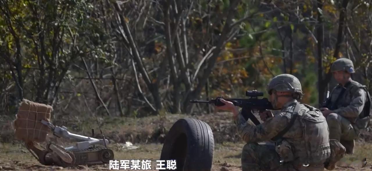目前我军工兵与步兵分队，敌阵前送炸药包也用上了爆破机器人，炸你没商量……[赞][