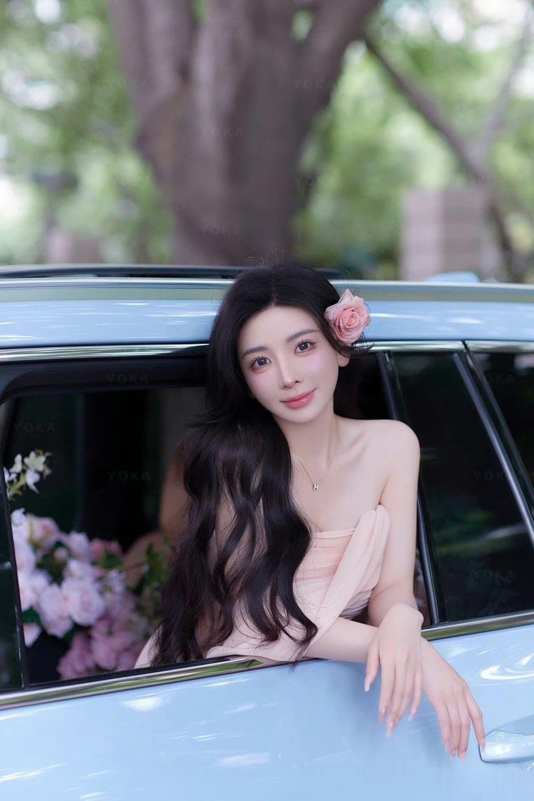 季节梦（王立新）这么多年，鸟群为季节栖落过了而今阳光明媚或许你不觉得是在梦里走过