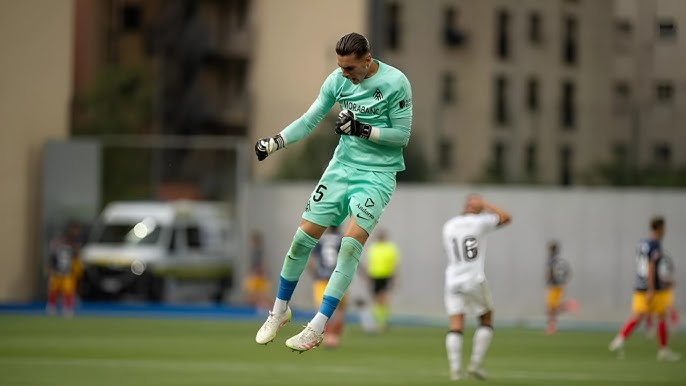 世体：巴塞罗那正在密切关注19岁的门将阿隆·雅科比什维利，他目前被租借到安道尔足