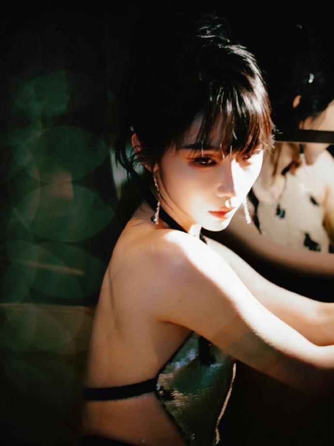 刘恋怎么参加晚会还要给观众背调 不得不服刘恋！参加晚会都认真做观众背调，这份专业