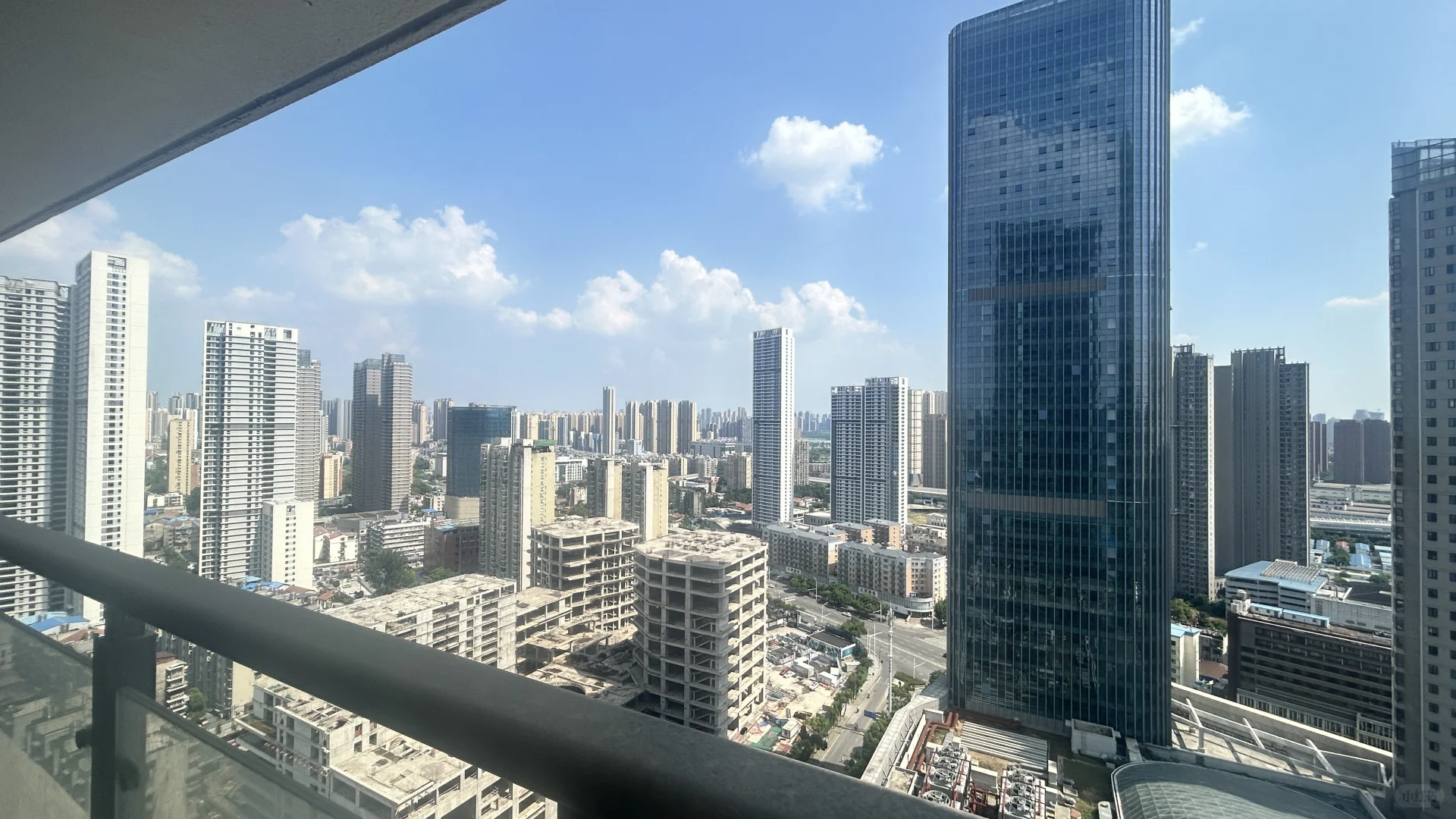 王家湾地铁口 现房 一梯队二桥 均价14500
