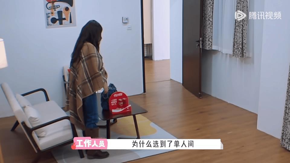 徐志胜疯狂暗示方媛不太方便方媛桃花坞怕影响到别人想自己单独一个房间，旁边的徐志胜