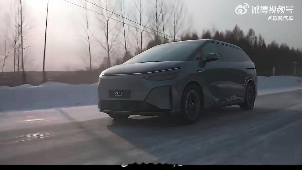 何小鹏冰雪试驾X9超级增程直呼太稳了何小鹏在零下30℃的冰雪亲自试驾小鹏X9超级