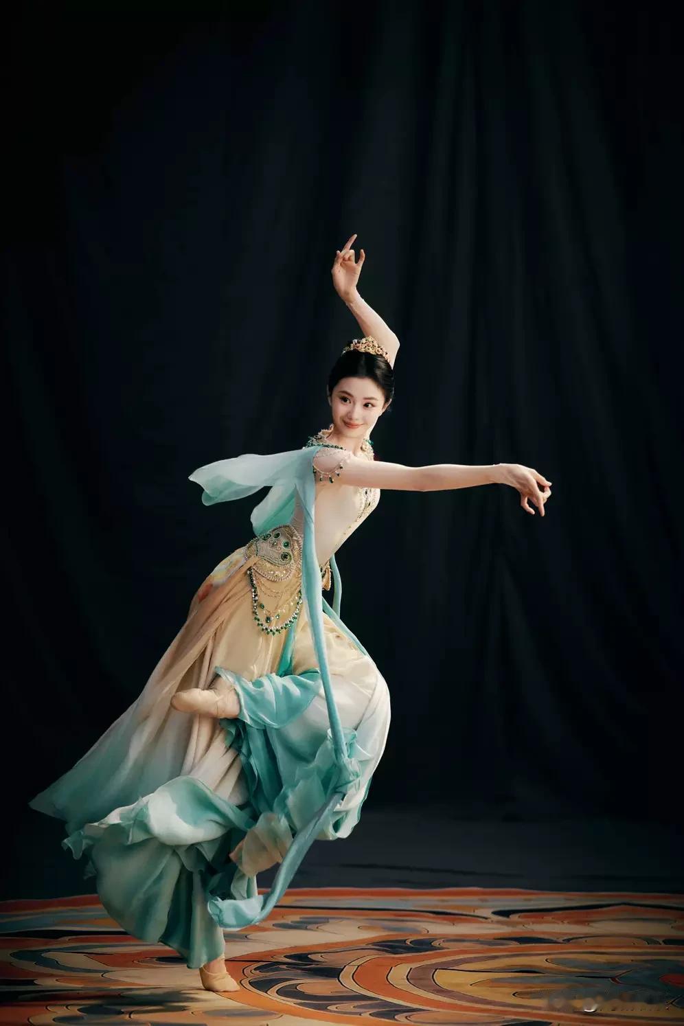 刘浩存丝路春晚飞天妆杀疯了！水袖舞美到窒息
 
21岁刘浩存再放大招！陕西卫视春