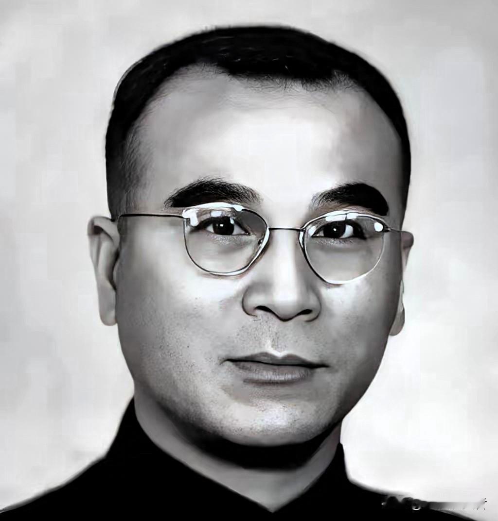 1949年，南京上万名政治犯即将被集体处决，一个国民党高官冒死拦下屠刀，30年后