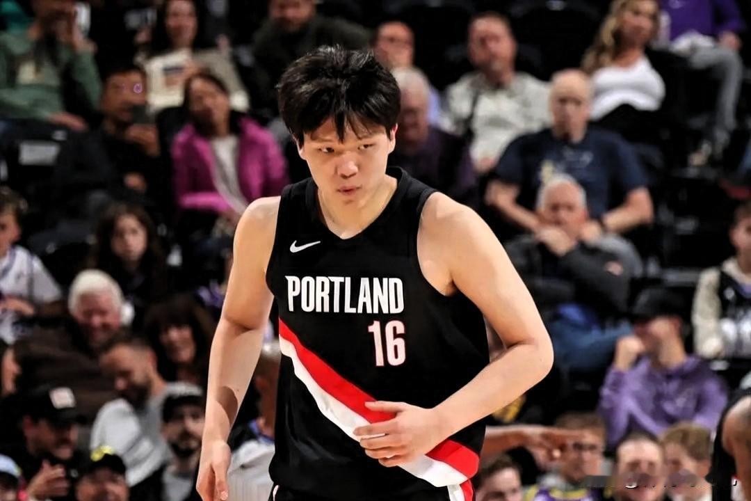 明天NBA新赛季开启，有美媒预测杨瀚森很可能被下放到发展联盟。我觉得这未必是坏事