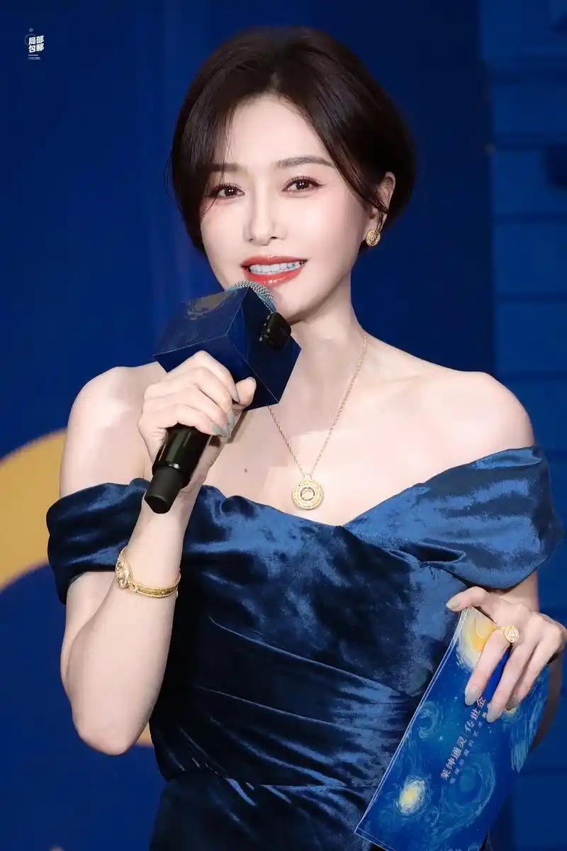 秦岚  “男人不重要”

在娱乐圈中，44岁的秦岚以其独特的魅力和独立的生活态度