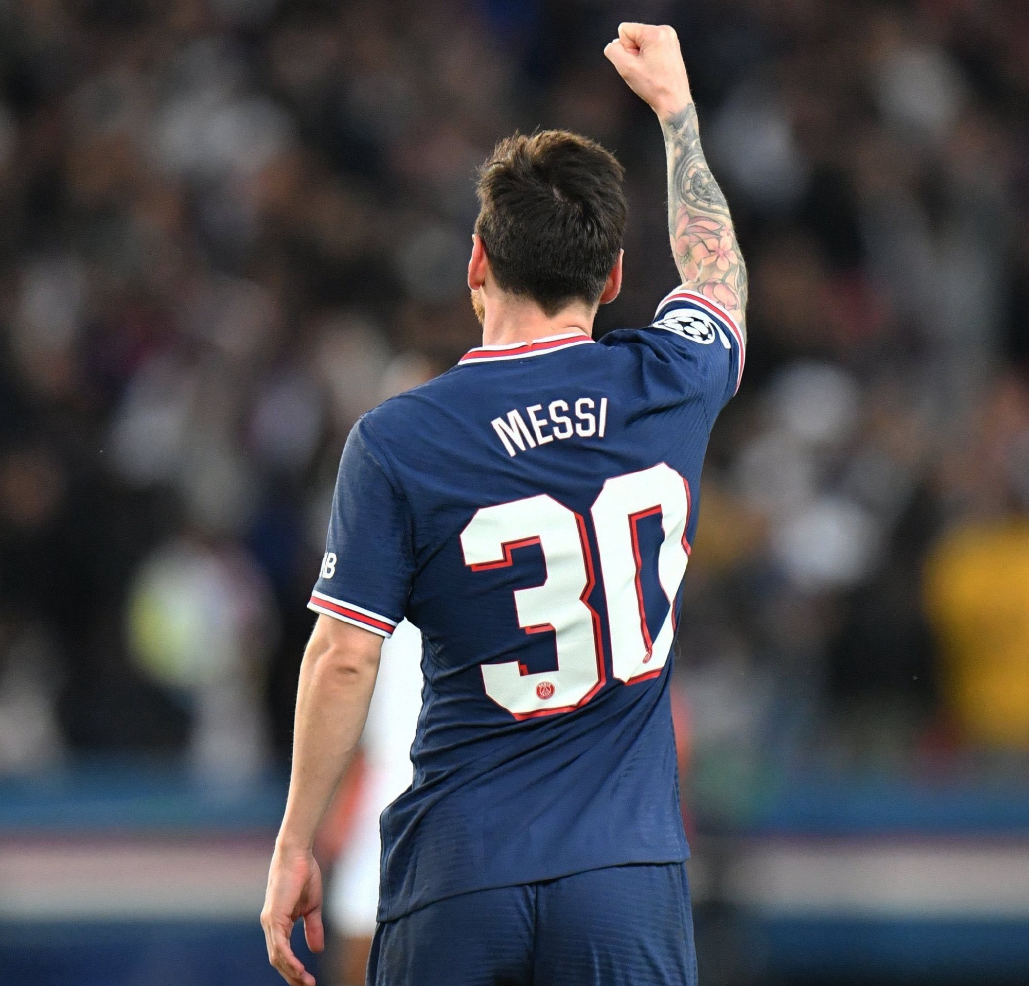 梅西球迷总喜欢拿马拉多纳或C罗的数据来比较，但反过来看梅西的数据，其实很难看。先