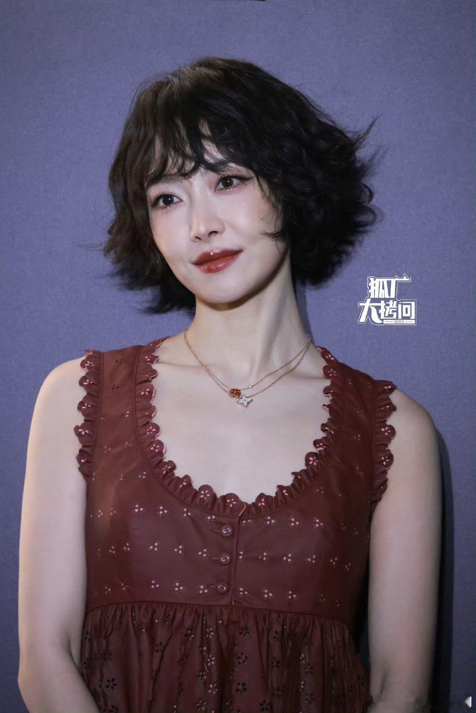 宋茜新造型我们终于有“不讨好中女风”而不是清一色的白幼瘦少女感了 期待长剧摆脱偶