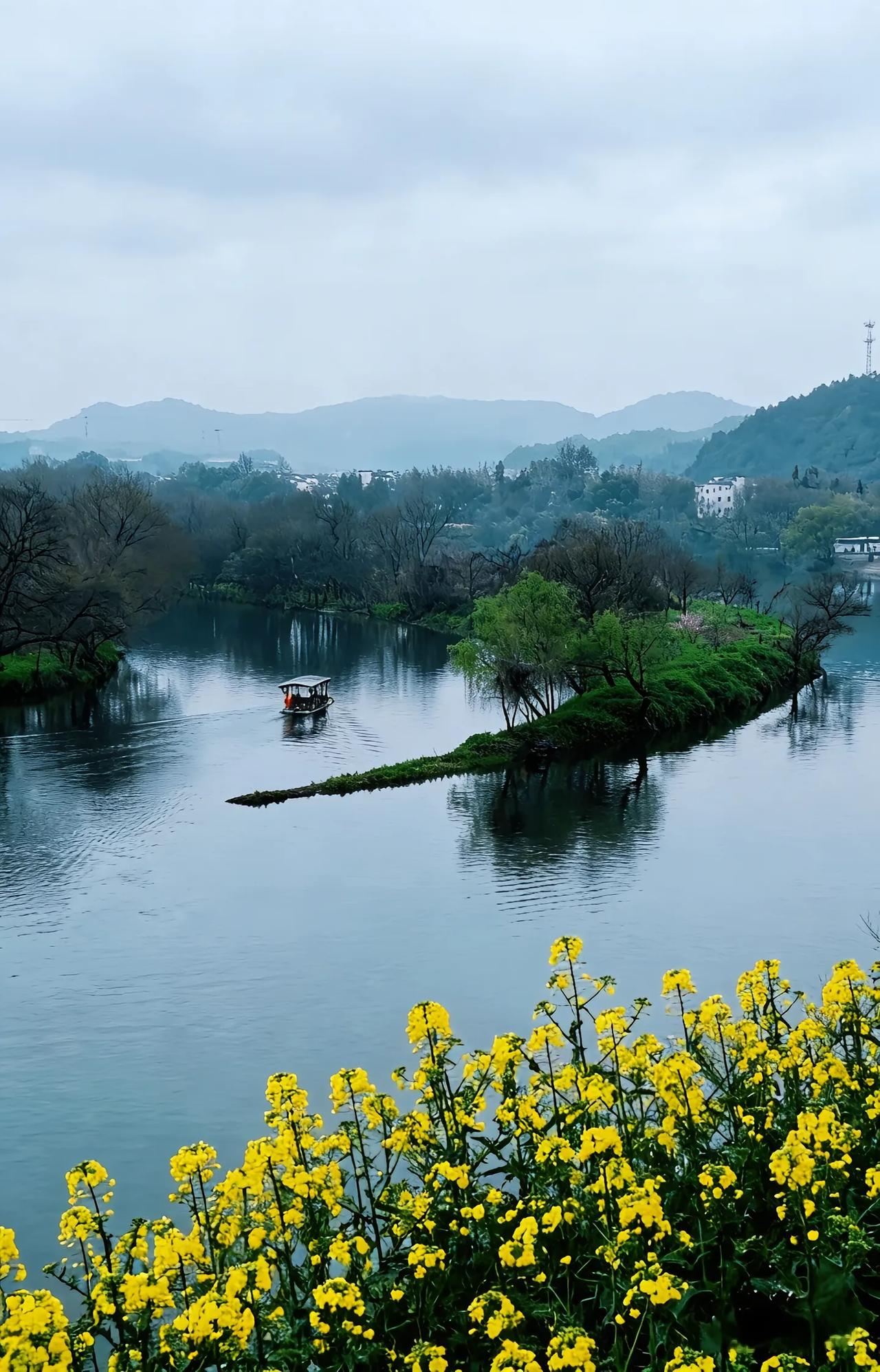 我常跟家长朋友们说，你们瞧瞧，还有几家能像我这样？我都是先把活干了再收你们的钱。