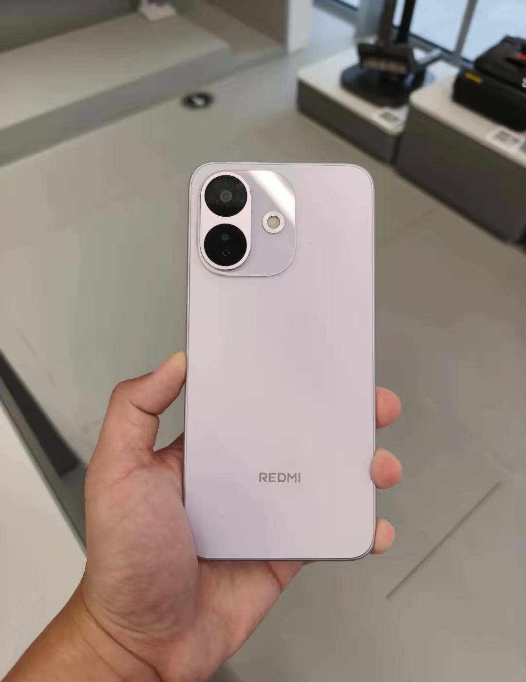 红米Note 17价格虽然不高，但这第四代骁龙4芯片+8000mAh电池+45W