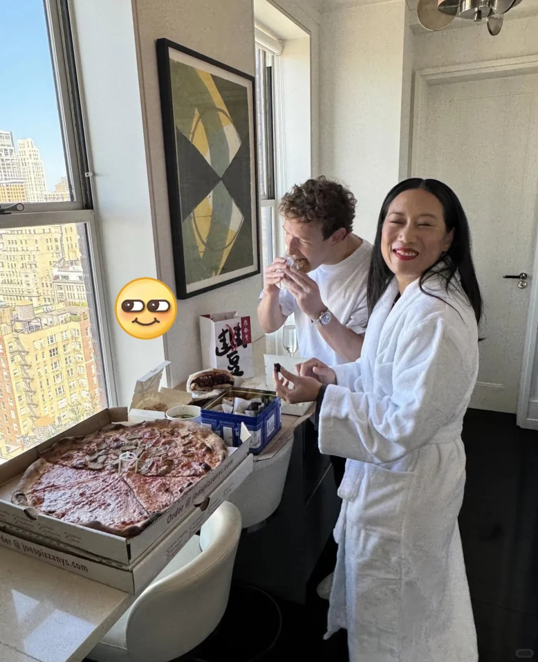 扎克伯格和老婆点外卖，披萨搭配鼎泰丰，中西合璧 