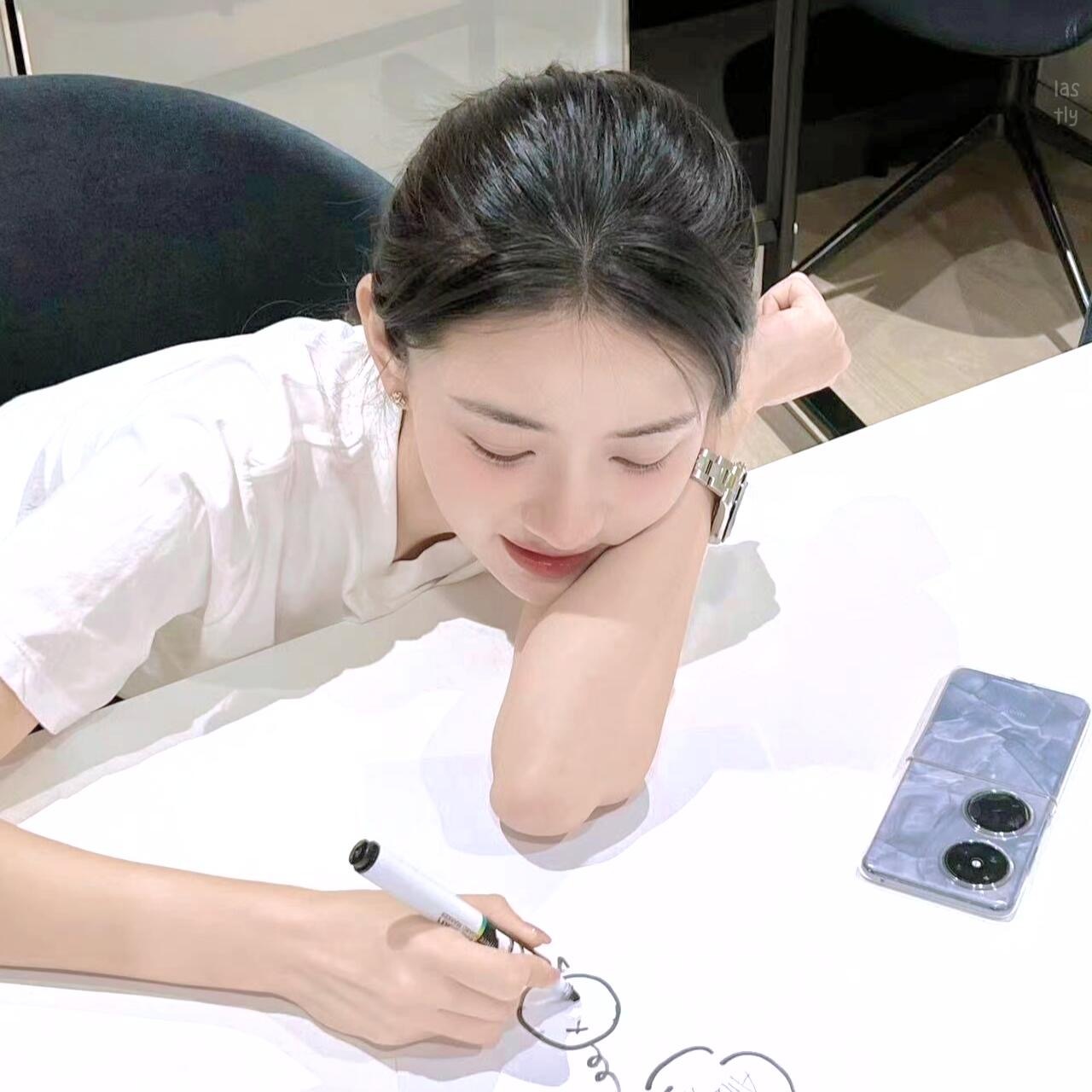 “总有山不青，总有月不圆”松弛感｜生活头像｜头像分享梁洁🌙女生头像 ​​​