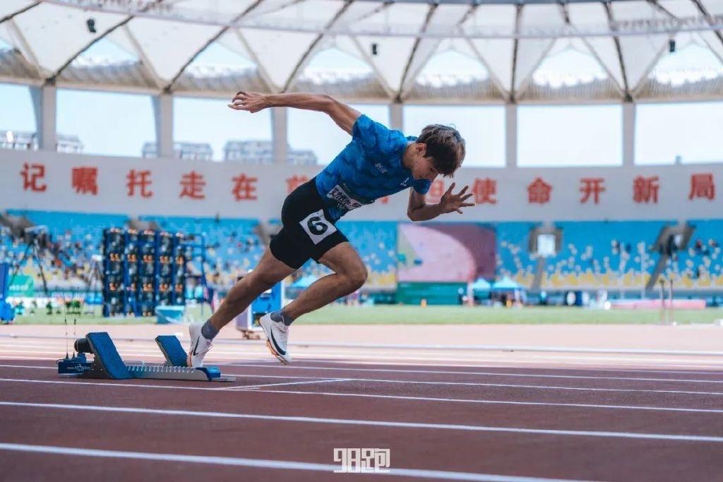 你狂奔400米的样子真帅！这才是中国人刻在骨子里的善良

沪宁高速上，惊险一幕让