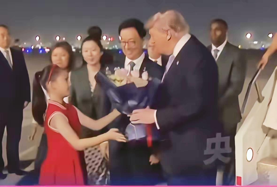 欢迎仪式上，这抹中国红最抢眼，最温暖！
中国红，是中国人最喜欢的颜色。每逢佳节，